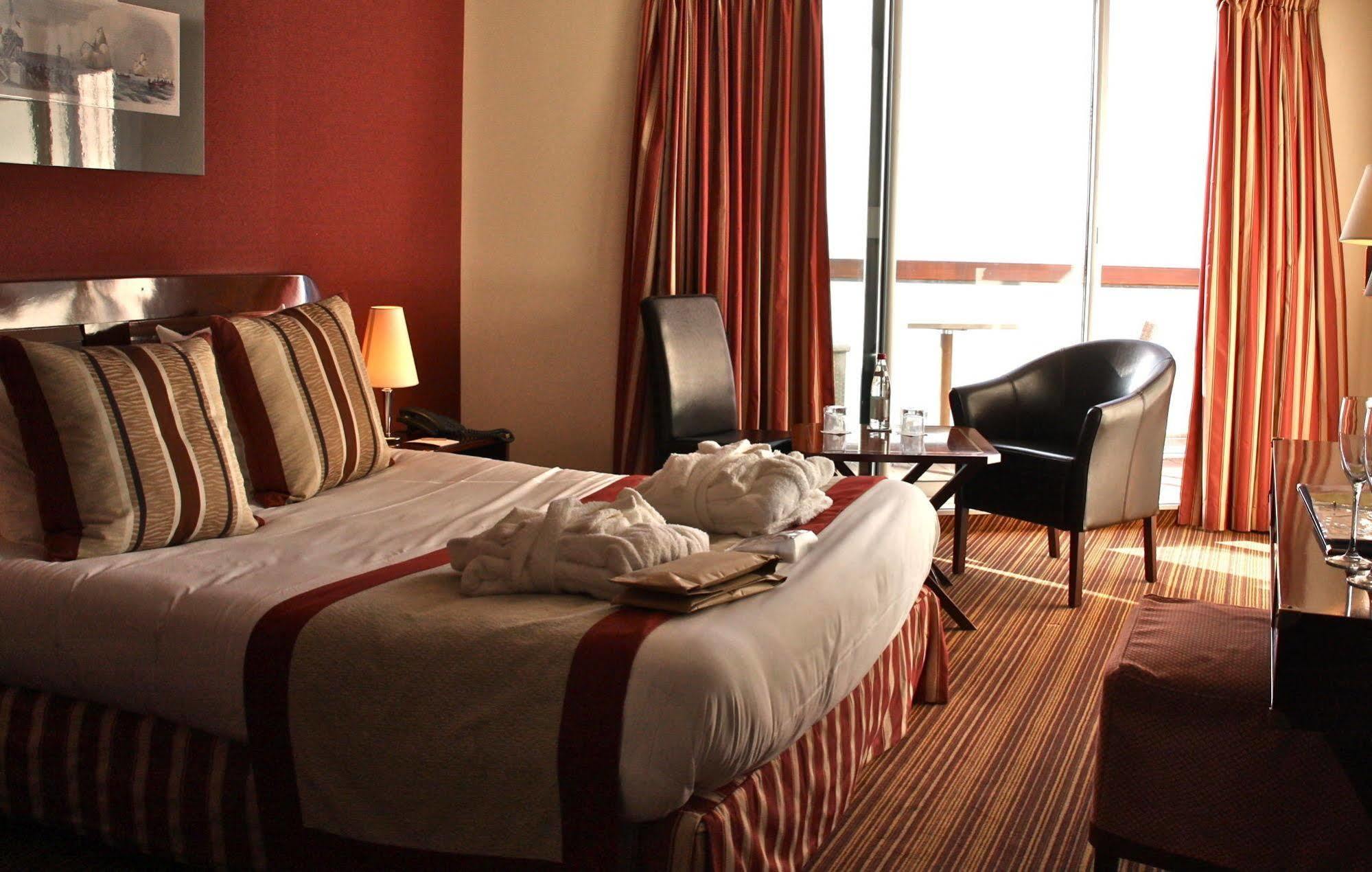 Logis Hotel - La Petite Rade 勒阿弗尔 外观 照片